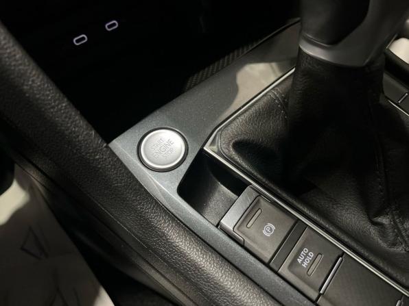 Volkswagen Tiguan II Рестайлинг с пробегом 2021 года, цена 3 325 000 рублей, 54098 км, внедорожник, Автокод Объявления