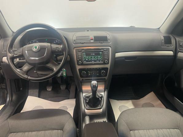 Skoda Octavia II (A5) Рестайлинг с пробегом 2011 года, цена 639 000 рублей, 320000 км, лифтбек, Автокод Объявления