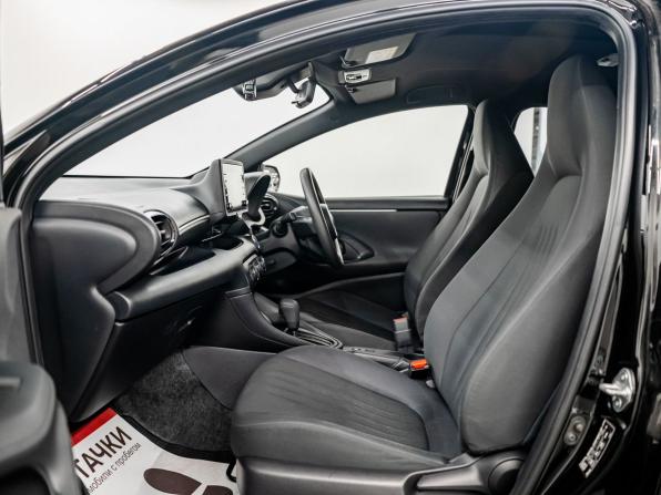 Toyota Yaris IV с пробегом 2020 года, цена 1 075 000 рублей, 56689 км, хэтчбек, Автокод Объявления