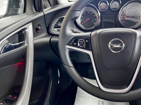 Opel Astra J с пробегом 2011 года, цена 695 000 рублей, 240000 км, хэтчбек, Автокод Объявления