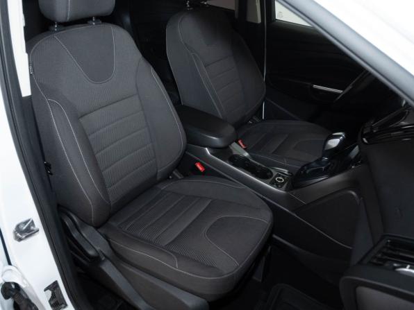Ford Kuga II Рестайлинг с пробегом 2016 года, цена 1 598 000 рублей, 84413 км, внедорожник, Автокод Объявления