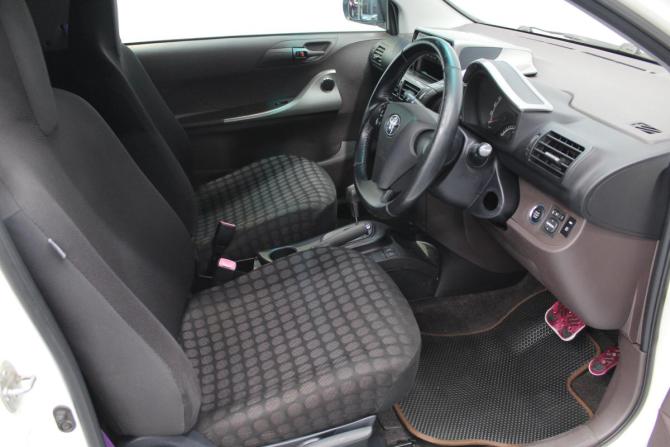 Toyota iQ с пробегом 2009 года, цена 599 000 рублей, 114603 км, хэтчбек, Автокод Объявления