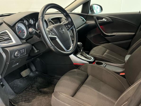 Opel Astra J Рестайлинг с пробегом 2015 года, цена 810 000 рублей, 142000 км, универсал, Автокод Объявления