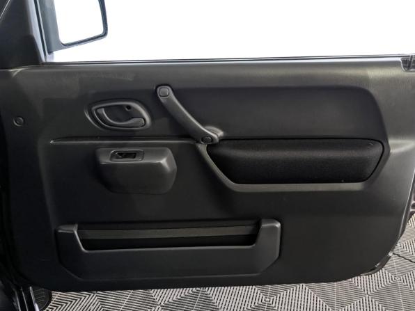 Suzuki Jimny III Рестайлинг 2 с пробегом 2018 года, цена 1 700 000 рублей, 102517 км, внедорожник, Автокод Объявления