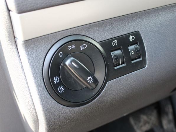 Volkswagen Touran I Рестайлинг 2 с пробегом 2013 года, цена 979 000 рублей, 181689 км, компактвэн, Автокод Объявления