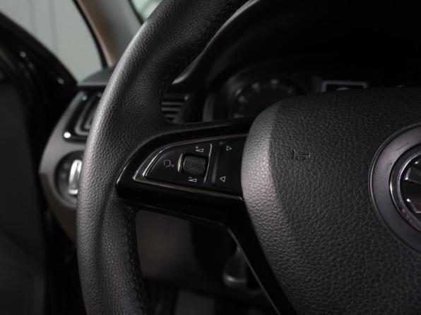Skoda Rapid I с пробегом 2015 года, цена 1 119 000 рублей, 186265 км, лифтбек, Автокод Объявления