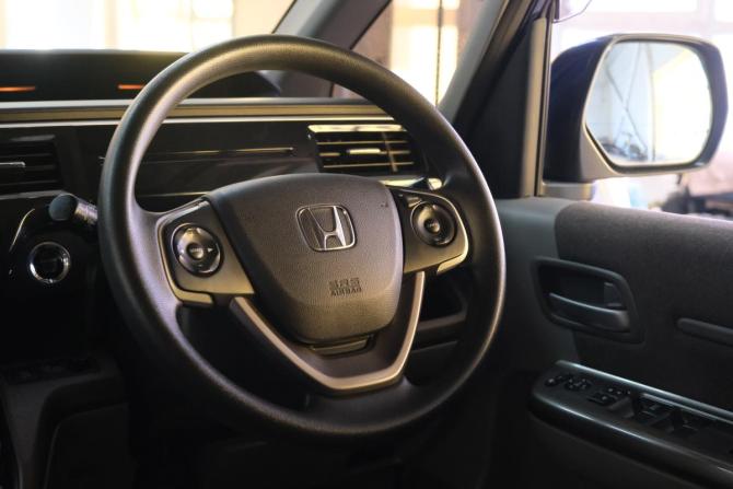 Honda Stepwgn V с пробегом 2015 года, цена 1 799 000 рублей, 83758 км, минивэн, Автокод Объявления