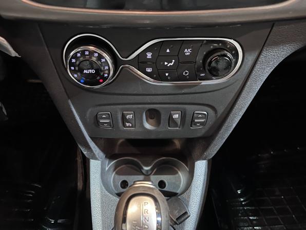 Renault Sandero II с пробегом 2016 года, цена 835 000 рублей, 294352 км, хэтчбек, Автокод Объявления