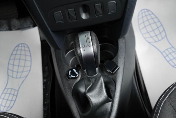 Renault Logan II Рестайлинг с пробегом 2022 года, цена 1 229 000 рублей, 216000 км, седан, Автокод Объявления