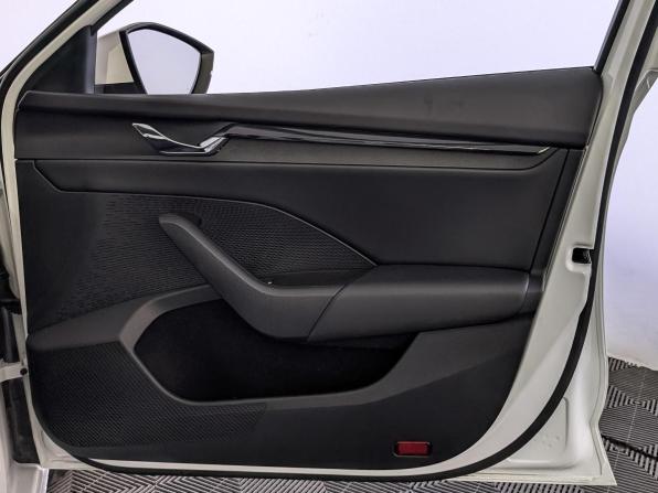 Skoda Octavia IV (A8) с пробегом 2021 года, цена 2 359 000 рублей, 69993 км, лифтбек, Автокод Объявления