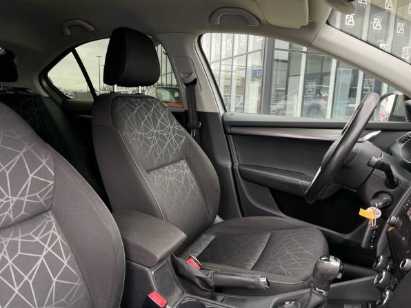 Skoda Octavia III (A7) Рестайлинг с пробегом 2018 года, цена 1 590 000 рублей, 120000 км, лифтбек, Автокод Объявления