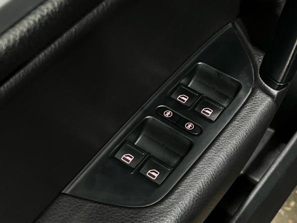 Volkswagen Touareg II с пробегом 2011 года, цена 1 930 000 рублей, 298900 км, внедорожник, Автокод Объявления