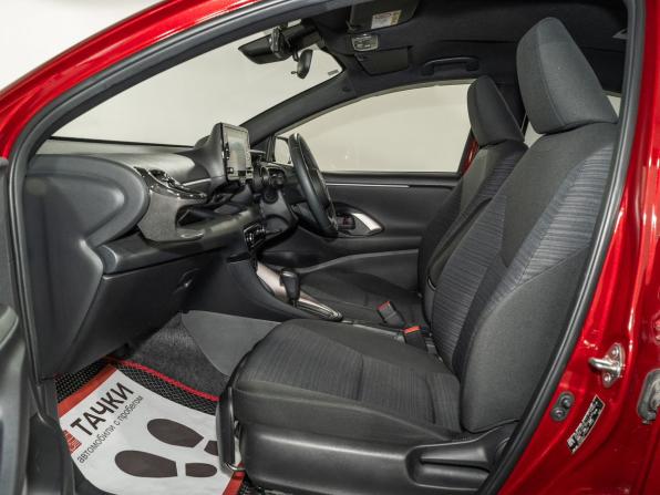 Toyota Yaris IV с пробегом 2021 года, цена 1 300 000 рублей, 62853 км, хэтчбек, Автокод Объявления