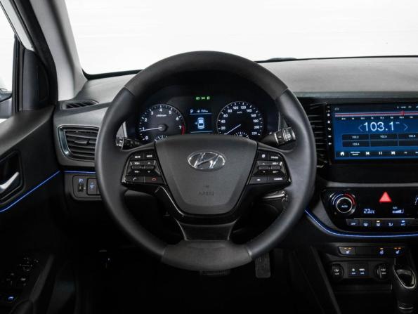 Hyundai Solaris II с пробегом 2017 года, цена 1 319 000 рублей, 191185 км, седан, Автокод Объявления