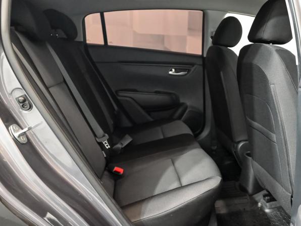 Kia Rio IV Рестайлинг с пробегом 2021 года, цена 2 100 000 рублей, 30550 км, хэтчбек, Автокод Объявления