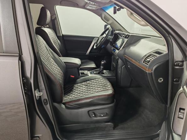 Toyota Land Cruiser Prado 150 Series Рестайлинг 3 с пробегом 2022 года, цена 6 999 000 рублей, 56751 км, внедорожник, Автокод Объявления