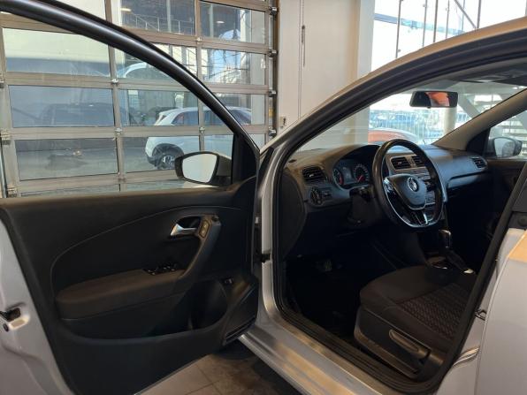 Volkswagen Polo V Рестайлинг с пробегом 2019 года, цена 1 230 000 рублей, 79205 км, седан, Автокод Объявления