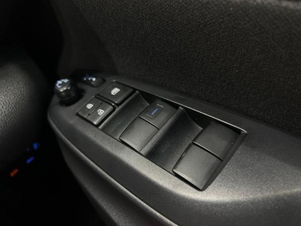 Toyota Yaris IV с пробегом 2020 года, цена 1 200 000 рублей, 80856 км, хэтчбек, Автокод Объявления