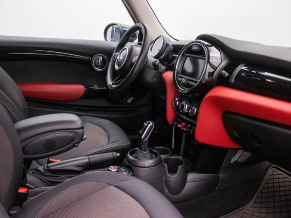 Mini Hatch III (F55/F56) Рестайлинг с пробегом 2020 года, цена 1 879 000 рублей, 91364 км, хэтчбек, Автокод Объявления