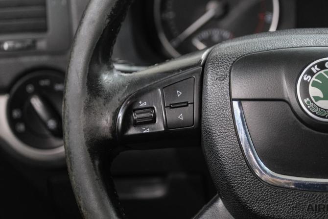 Skoda Octavia II (A5) Рестайлинг с пробегом 2013 года, цена 919 000 рублей, 255000 км, лифтбек, Автокод Объявления