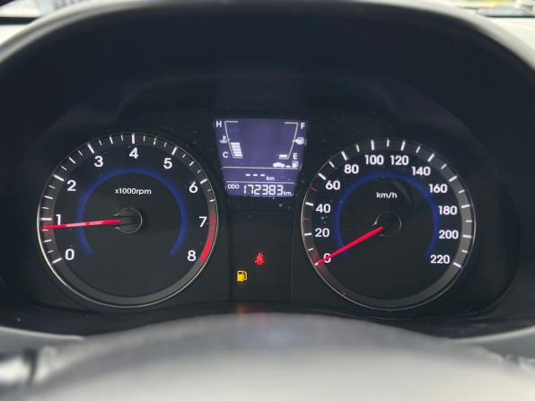 Hyundai Solaris I с пробегом 2012 года, цена 649 000 рублей, 172383 км, седан, Автокод Объявления