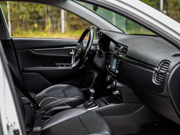 Kia Rio IV с пробегом 2018 года, цена 1 335 000 рублей, 168309 км, хэтчбек, Автокод Объявления