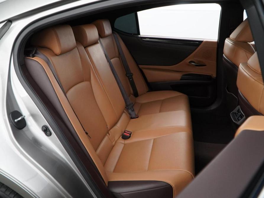 Lexus ES VII Москва  - изображение 7