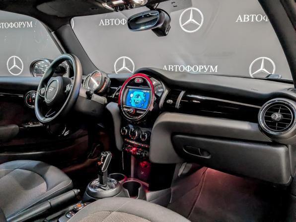 Mini Hatch III (F55/F56) Рестайлинг с пробегом 2020 года, цена 2 315 000 рублей, 51000 км, хэтчбек, Автокод Объявления