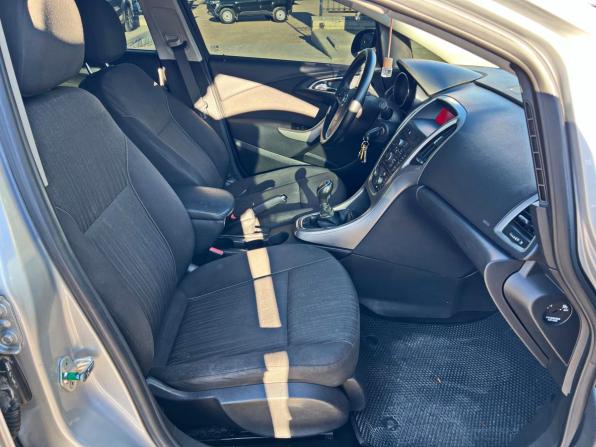 Opel Astra J с пробегом 2011 года, цена 585 000 рублей, 199142 км, хэтчбек, Автокод Объявления