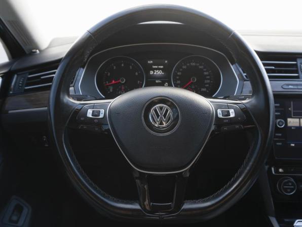 Volkswagen Passat B8 с пробегом 2019 года, цена 2 249 000 рублей, 82892 км, седан, Автокод Объявления