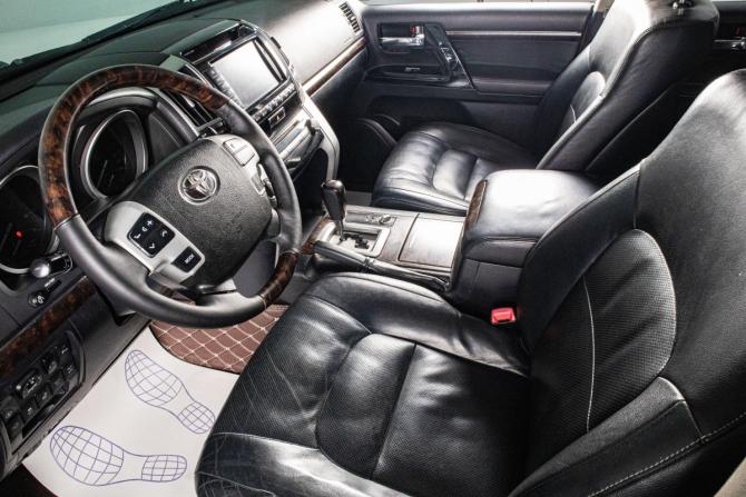 Toyota Land Cruiser 200 Series Рестайлинг 1 с пробегом 2013 года, цена 3 499 000 рублей, 268000 км, внедорожник, Автокод Объявления