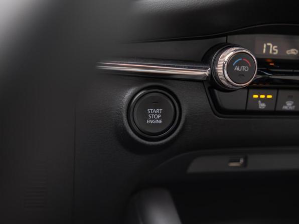 Mazda 3 IV (BP) с пробегом 2019 года, цена 2 450 000 рублей, 113040 км, хэтчбек, Автокод Объявления