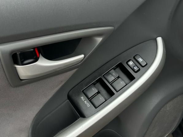 Toyota Prius III (XW30) с пробегом 2011 года, цена 930 000 рублей, 186916 км, лифтбек, Автокод Объявления