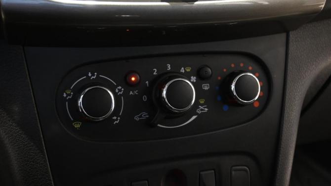 Renault Logan II Рестайлинг с пробегом 2021 года, цена 1 385 000 рублей, 33422 км, седан, Автокод Объявления