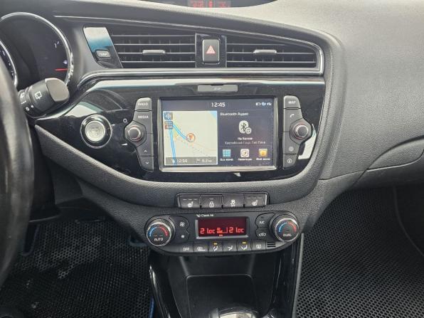 Kia Ceed II Рестайлинг с пробегом 2017 года, цена 1 279 000 рублей, 129326 км, хэтчбек, Автокод Объявления