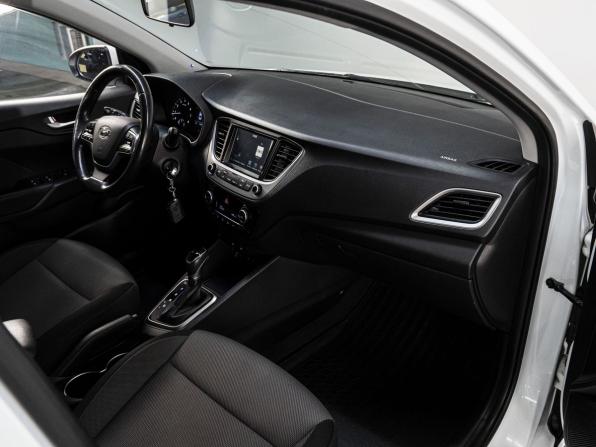 Hyundai Solaris II с пробегом 2018 года, цена 1 220 000 рублей, 195234 км, седан, Автокод Объявления