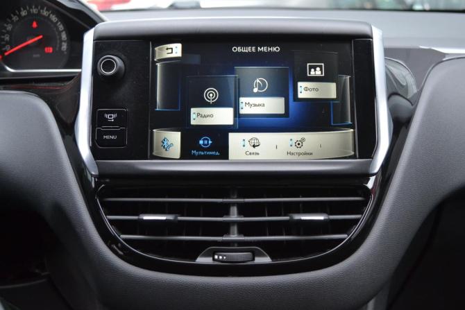 Peugeot 208 I с пробегом 2014 года, цена 630 000 рублей, 102384 км, хэтчбек, Автокод Объявления