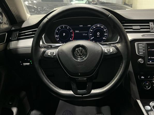 Volkswagen Passat B8 с пробегом 2017 года, цена 1 690 000 рублей, 191407 км, седан, Автокод Объявления