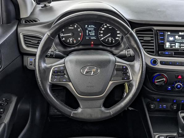 Hyundai Solaris II с пробегом 2017 года, цена 1 225 000 рублей, 123475 км, седан, Автокод Объявления