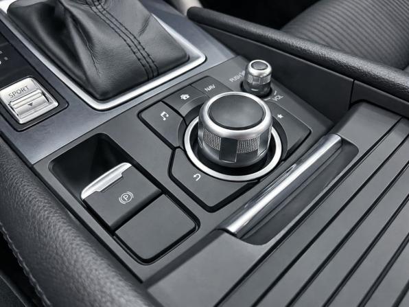 Mazda 6 III (GJ) Рестайлинг с пробегом 2017 года, цена 1 999 000 рублей, 125300 км, седан, Автокод Объявления
