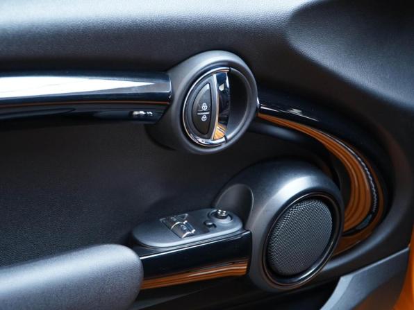 Mini Hatch III (F55/F56) с пробегом 2017 года, цена 2 133 077 рублей, 125865 км, хэтчбек, Автокод Объявления