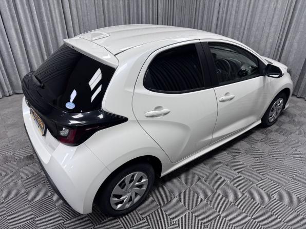 Toyota Yaris IV с пробегом 2020 года, цена 1 400 000 рублей, 65289 км, хэтчбек, Автокод Объявления