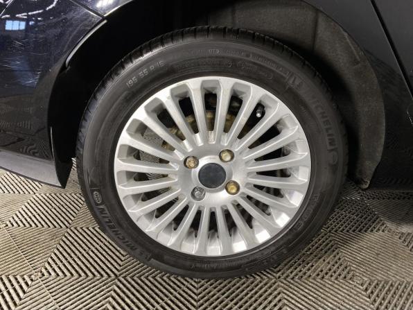 Ford Fiesta Mk6 Рестайлинг с пробегом 2015 года, цена 920 000 рублей, 101315 км, седан, Автокод Объявления