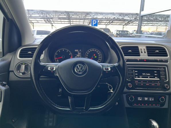 Volkswagen Polo V Рестайлинг с пробегом 2016 года, цена 1 000 000 рублей, 130960 км, седан, Автокод Объявления
