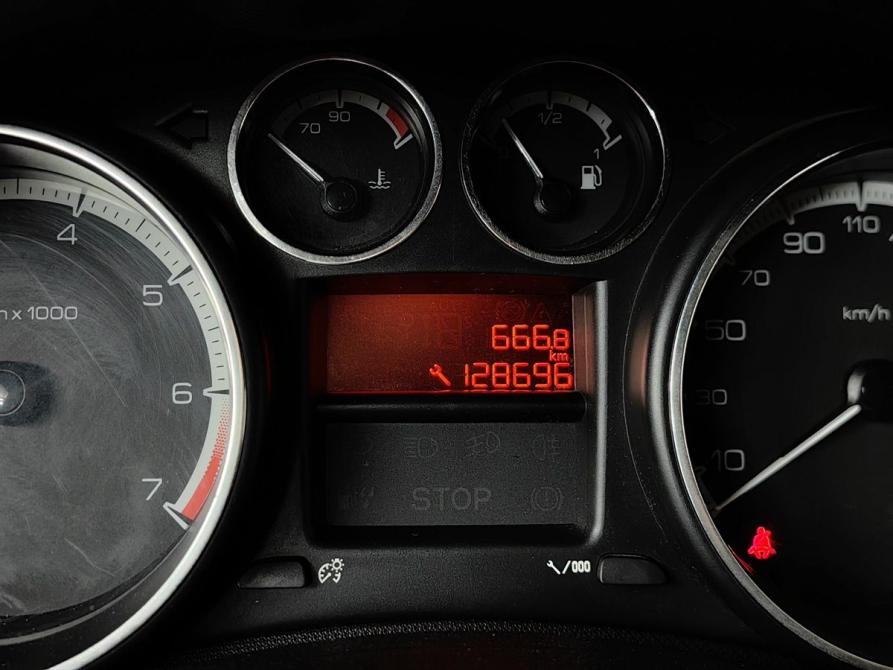 Peugeot 308 I Москва  - изображение 17