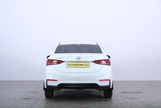 Hyundai Solaris II с пробегом 2018 года, цена 1 059 000 рублей, 217000 км, седан, Автокод Объявления