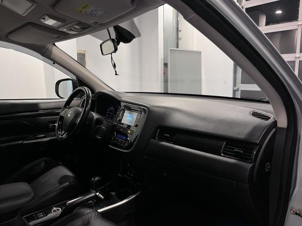 Mitsubishi Outlander III Рестайлинг 2 с пробегом 2017 года, цена 1 739 000 рублей, 201953 км, внедорожник, Автокод Объявления
