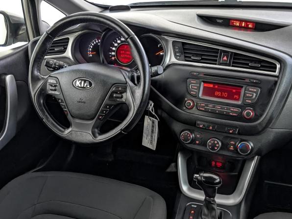 Kia Ceed II Рестайлинг с пробегом 2017 года, цена 1 300 000 рублей, 100294 км, хэтчбек, Автокод Объявления