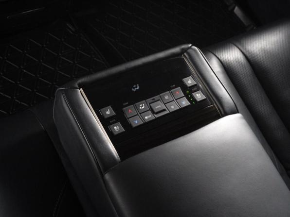 Lexus LX III Рестайлинг 2 с пробегом 2018 года, цена 9 259 000 рублей, 83070 км, внедорожник, Автокод Объявления
