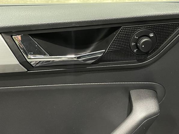 Skoda Rapid I Рестайлинг с пробегом 2018 года, цена 1 025 000 рублей, 164200 км, лифтбек, Автокод Объявления